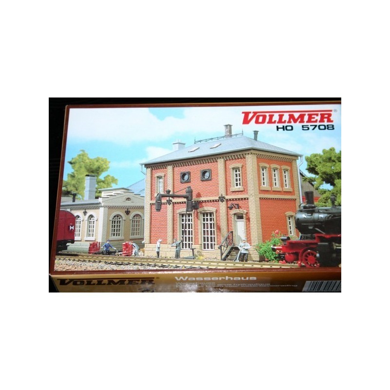Budynek wodny kolejowy, skala 1:87, Vollmer. Czerwono-beżowy budynek stacji wodnej.