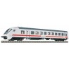 Wagon osobowy FLA5180, biały z czerwonym paskiem, model redukcyjny.