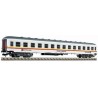 Model redukcyjny wagonu osobowego, skala 1:87, FLA5269. Biały z czerwono-żółtą linią.
