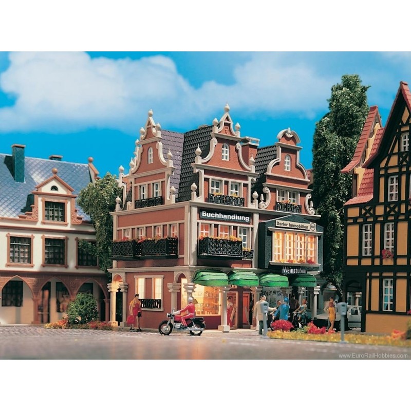 Model architektoniczny, budynki mieszkalne i usługowe, scena uliczna.