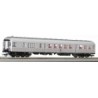Wagon osobowy ROCO 45491, skala 1:87, srebrny z czerwonymi wnętrzami.