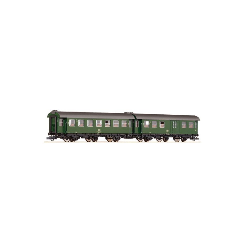Wagon osobowy ROCO 45908, skala H0, zielony z szarym dachem.