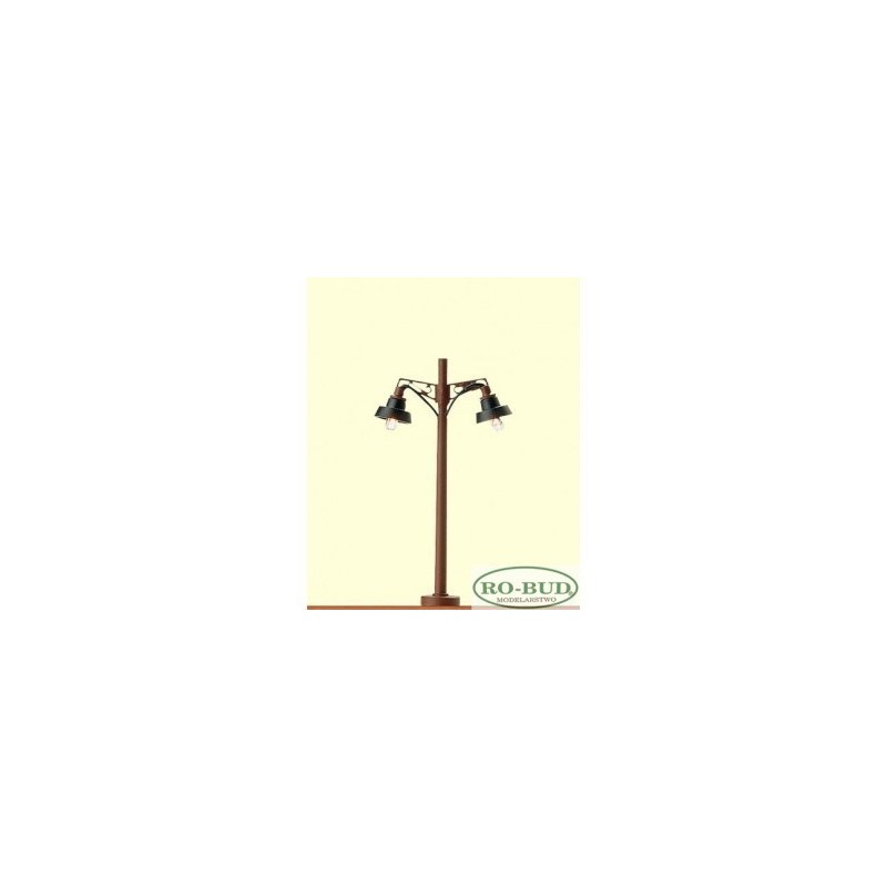 Lampa podwójna z drewnianym masztem, skala 1/160N, Ro-Bud. Detaliczny model z precyzyjnym oświetleniem.
