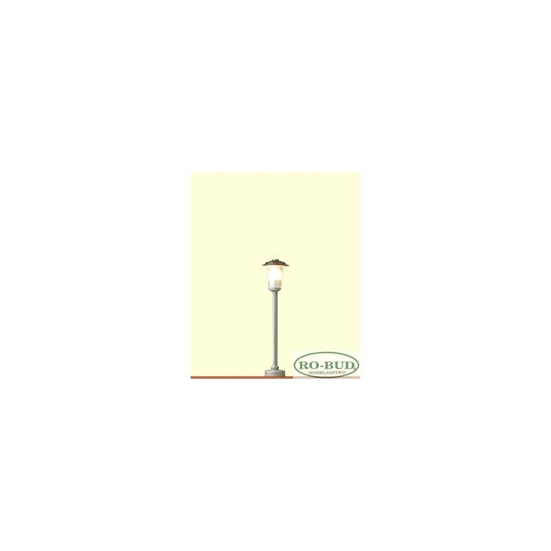 Lampa uliczna, skala 1/160N, RO-BUD. Szara, z białym kloszem i brązowym daszkiem.