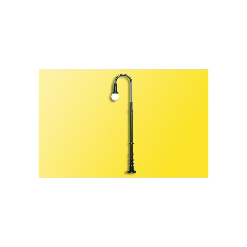 Lampa uliczna, skala H0, metalowa, z detalami, gotowa do użytku.