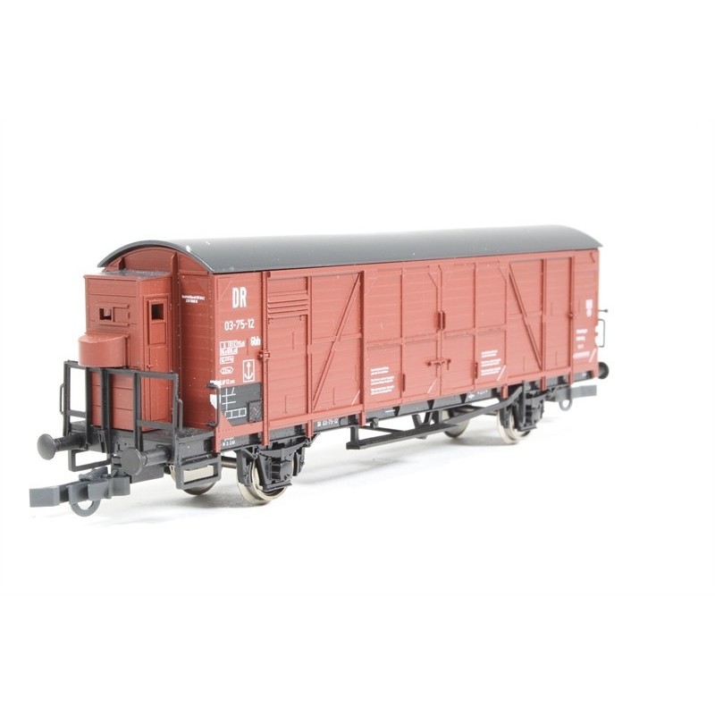 Wagon towarowy ROCO 66254, skala H0, czerwony z czarnym dachem.