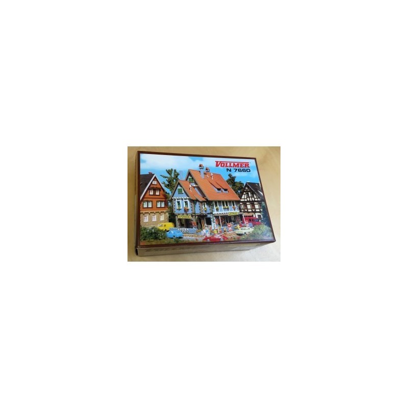 Model supermarketu, skala 1/160N, Vollmer, kolorystyka pastelowa, detale architektoniczne.