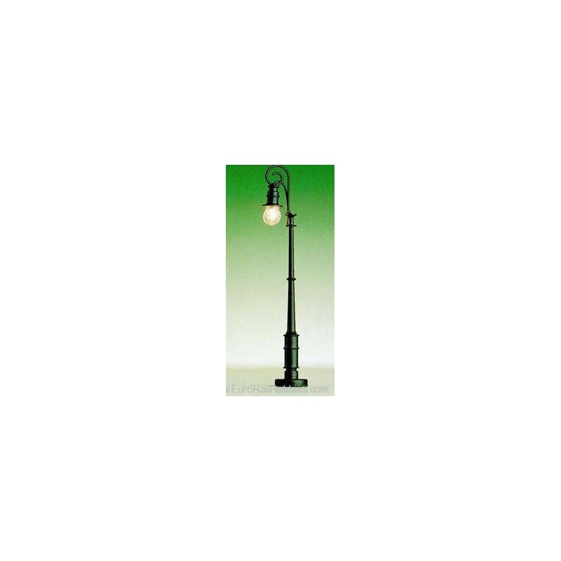 Lampa uliczna, model redukcyjny, metal, detale.