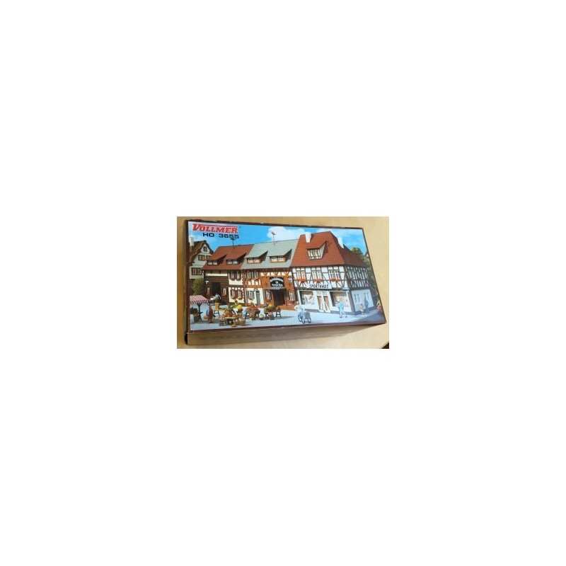 Model sklepu w pół drewnianym domu, skala 1:87, Vollmer, detaliczne malowanie.