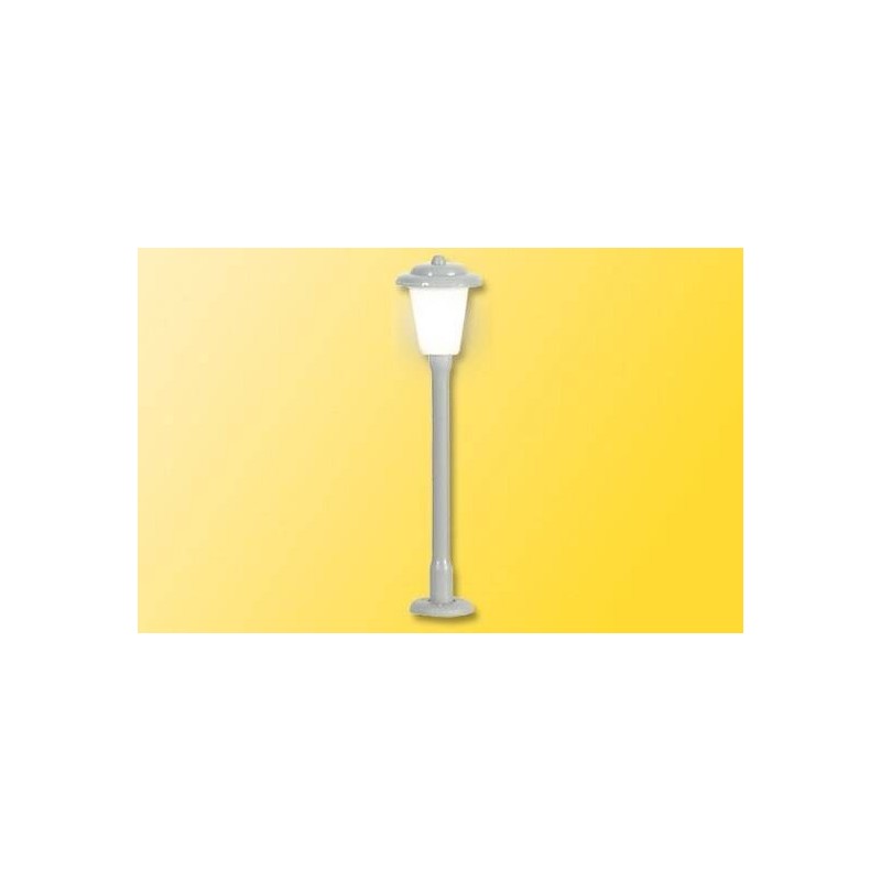 Lampa drogowa LED, skala N, Viessmann, szara, z białym kloszem.
