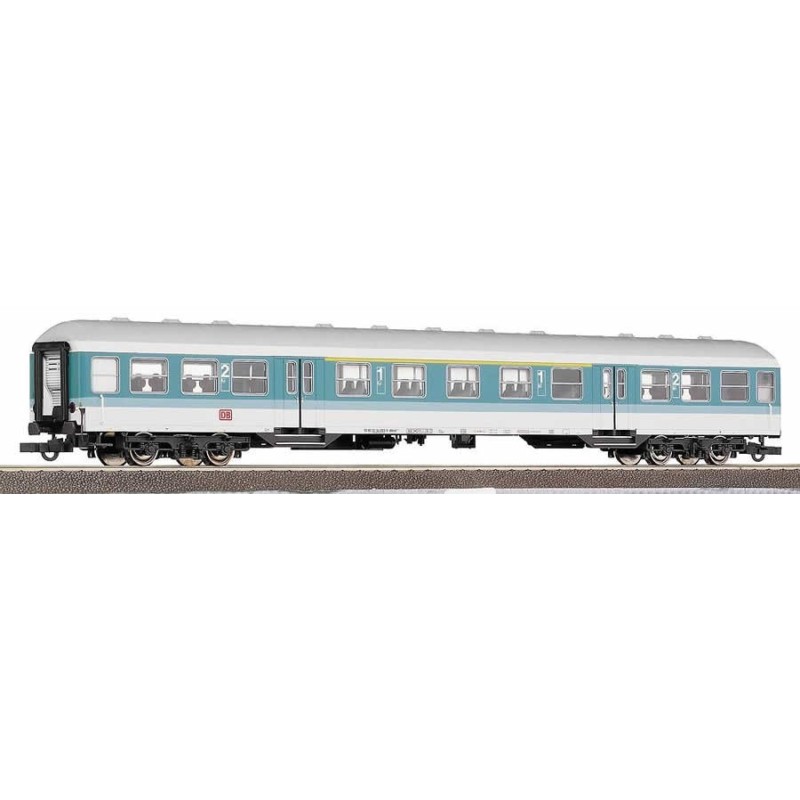 Model wagonu osobowego ROCO 45483, skala H0, epoka V, malowanie DB.