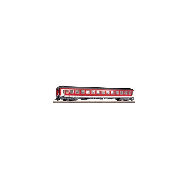 Model wagonu osobowego ROCO 45048, czerwony z szarymi akcentami, producent ROCO.