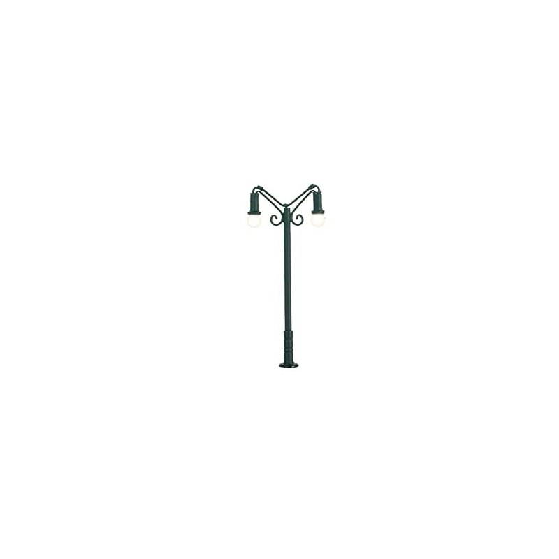 Lampa uliczna, skala 1:1, brak producenta. Zielona, z dwiema żarówkami.