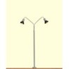 Zestaw lamp podwójnych z wygiętym masztem i gniazdkiem, skala 1/87 (H0), model redukcyjny.