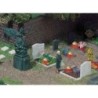 Model cmentarza z lampkami, skala 1:87, BUSCH. Detaliczny, zielony posąg anioła i figurka osoby.