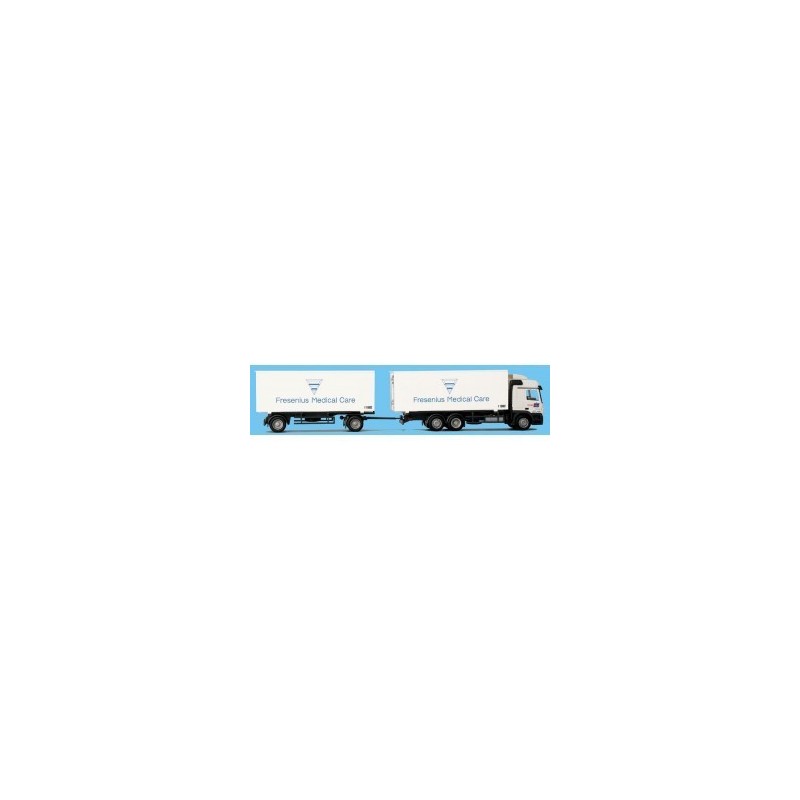 Model redukcyjny MB Actros MP2 L - WKHZ, skala 1:87, AWM. Biały ciągnik siodłowy z naczepą, logo Fresenius Medical Care.