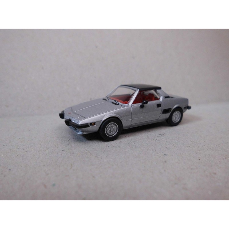 Model redukcyjny Fiata X 1/9, skala 1:87, HERPA, srebrny z czerwonym wnętrzem.