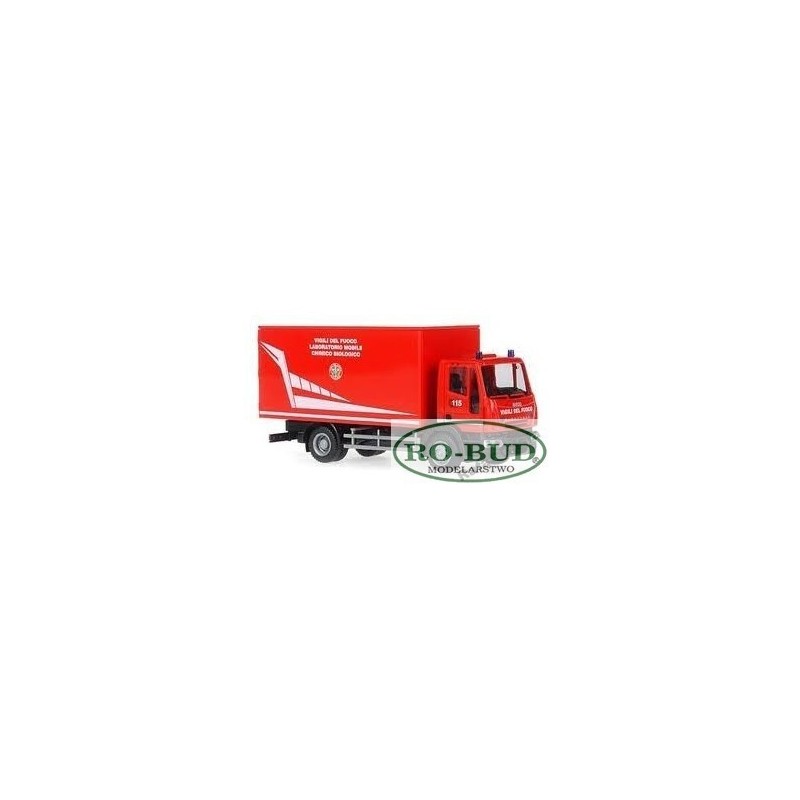 IVECO Eurocargo, skala 1:87, RO-BUD. Czerwony samochód strażacki Vigili del Fuoco.