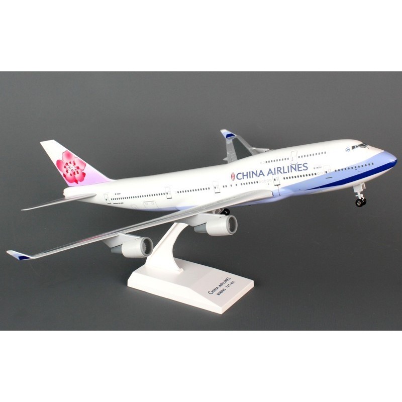 Model samolotu China Airlines Boeing 747-400F, skala 1:400, JC WINGS. Biały kadłub, niebieski pasek, różowy kwiat na ogonie.
