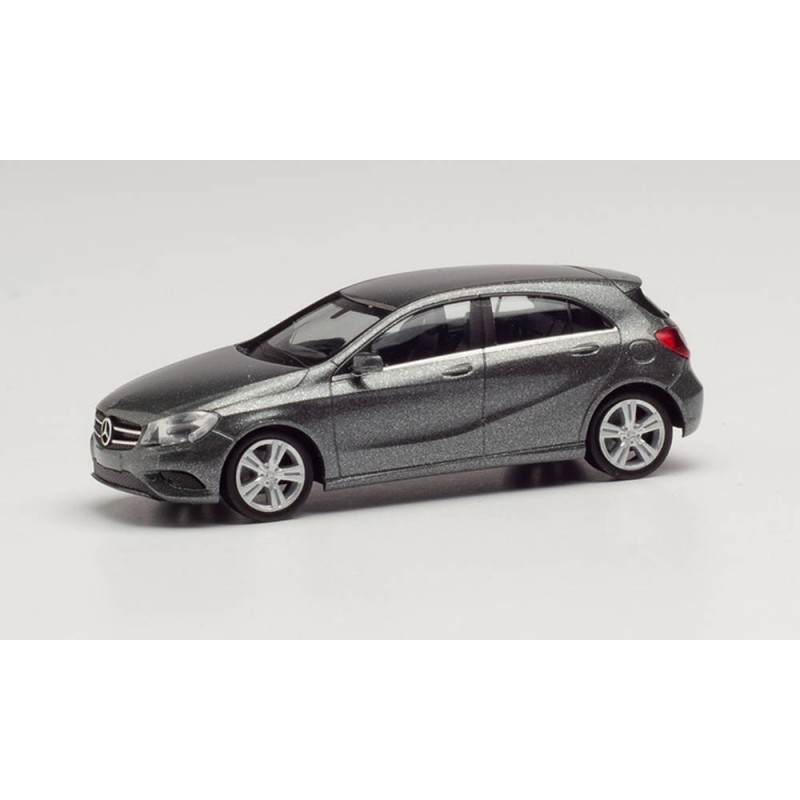 Mercedes-Benz A-Klasa, skala 1:87, Herpa, kolor Mountingrau Metallic.
