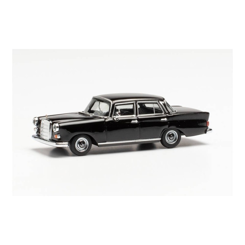 Model redukcyjny Mercedes-Benz 200 Heckflosse, skala 1:87, Herpa, czarny.