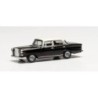 Model redukcyjny Mercedes-Benz 200 Heckflosse, skala 1:87, Herpa. Czarny z białym dachem.