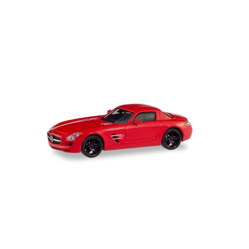 Model redukcyjny Mercedes-Benz SLS AMG, skala 1:87, Herpa. Czerwony lakier Le Mans Rot Metallic, czarne felgi.