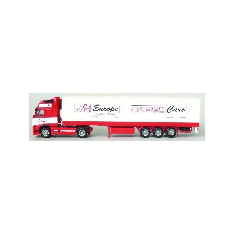 Model redukcyjny Volvo FH, skala nieokreślona, AWM. Czerwono-biały samochód ciężarowy z naczepą chłodnią, logo "Europe CARGO Car