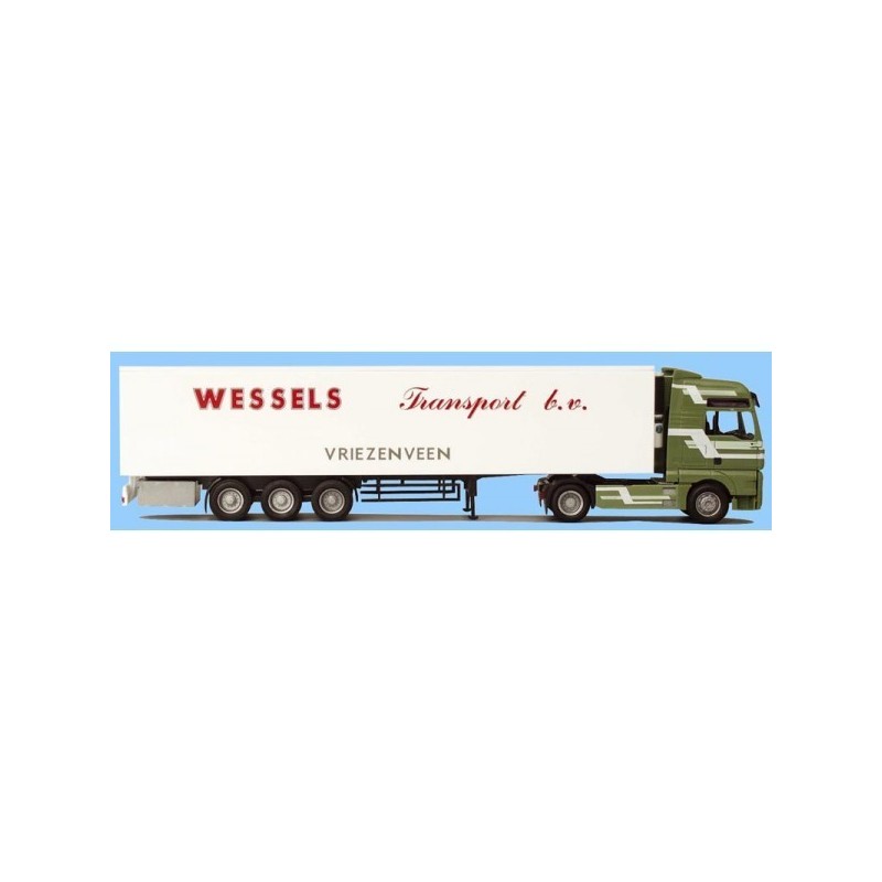 Model redukcyjny MAN TG-A XXL, skala 1:87, AWM. Zielony ciągnik siodłowy z białą naczepą, logo Wessels Transport.