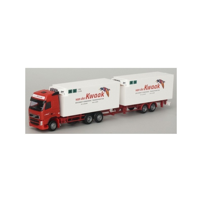 Model redukcyjny Volvo "NEU" XL - KTaHZ, skala AWM, czerwony ciągnik siodłowy z białymi naczepami chłodniami van der Kwaak.