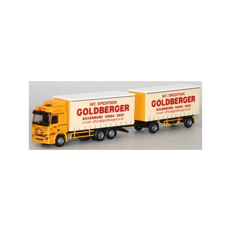 Mercedes-Benz Actros MP2 L, skala 1:87, AWM. Żółty ciągnik siodłowy z białymi naczepami Goldberger.