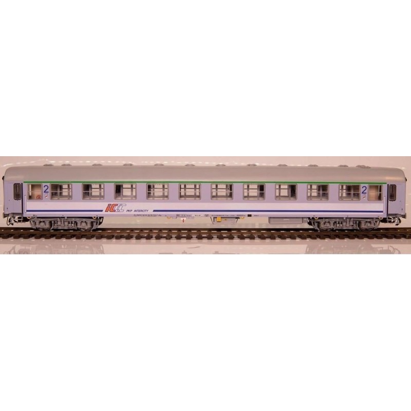 Wagon osobowy 2 kl. 111Ah, skala 1:87, epoka VI, stacja Wrocław, malowanie PKP Intercity.