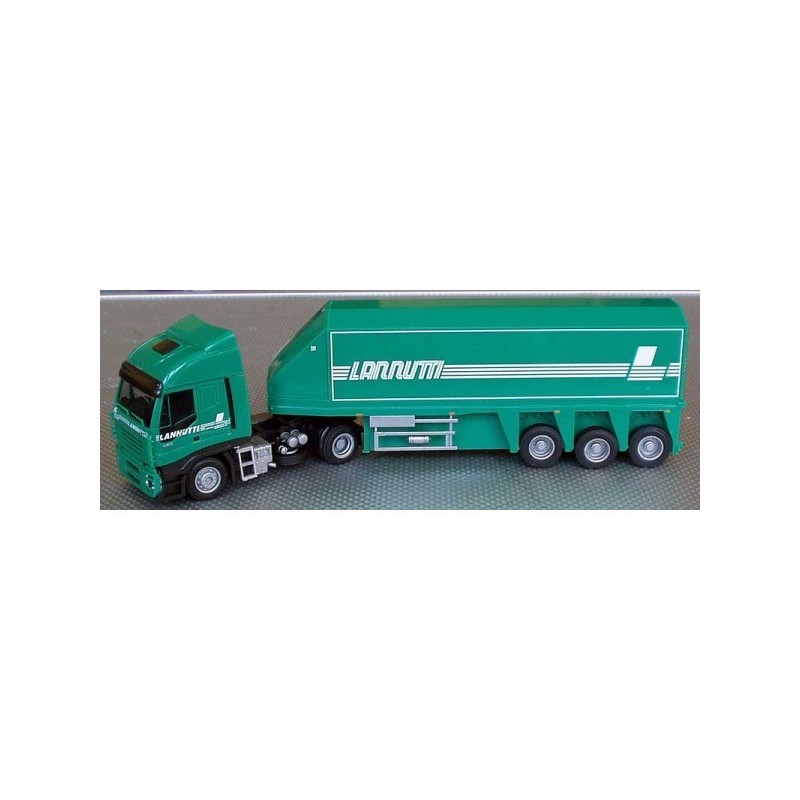 Model Iveco Stralis, skala 1:87, AWM. Zielony, z naczepą, logo Team Routier.