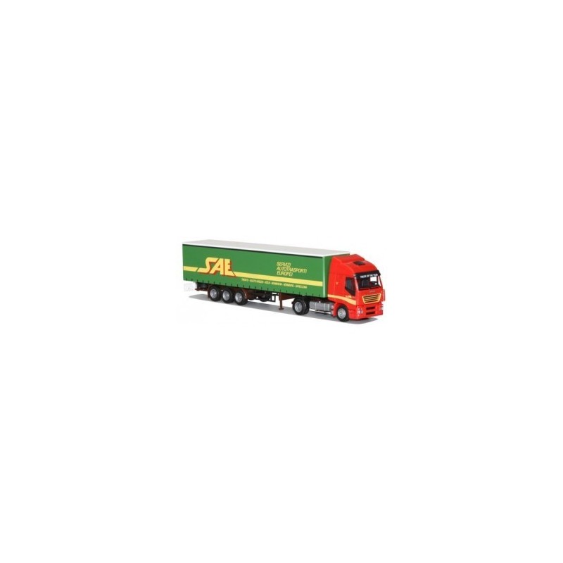 Model Iveco Stralis, skala 1:87, AWM. Zielona naczepa z logo SAE, czerwony przód.