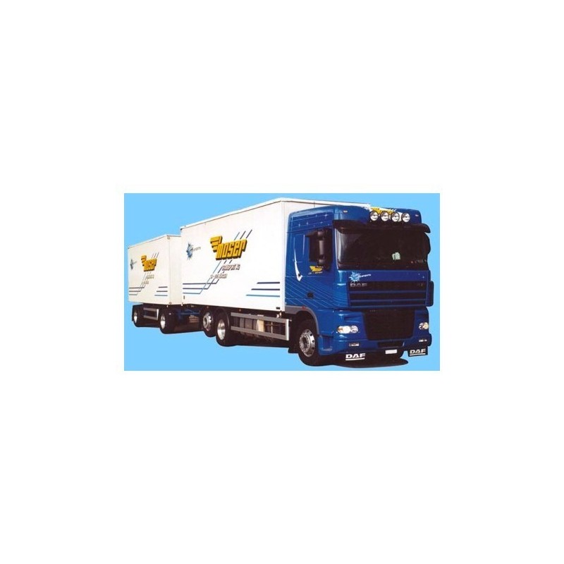 Model DAF XF 95 SC - KHZ, skala 1:87, AWM. Niebieska kabina, biała naczepa z logo "Roger Transport".