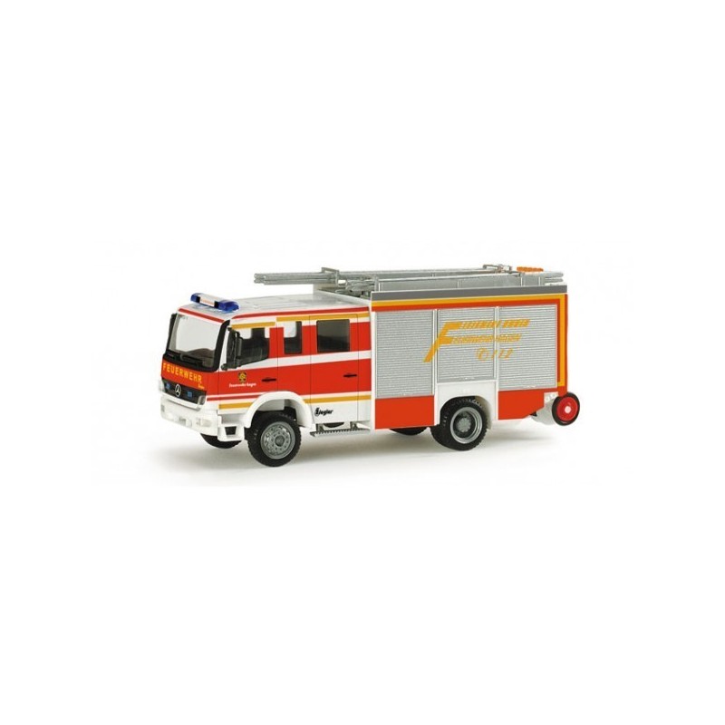 Model redukcyjny Mercedes Benz Atego LF 20/16, skala 1:87, Herpa. Czerwono-biały wóz strażacki, logo straży pożarnej Hagen.