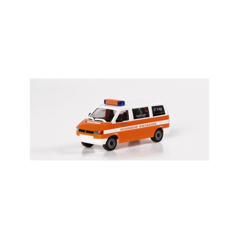 Model redukcyjny VW T4 Bus "Feuerwehr Wiesbaden", skala 1:87, Herpa. Pomarańczowo-biały, z napisem Feuerwehr Wiesbaden.
