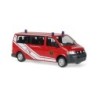 Model redukcyjny Volkswagen T5, skala 1:87, czerwony samochód strażacki z logotypem Berufsfeuerwehr Bern.