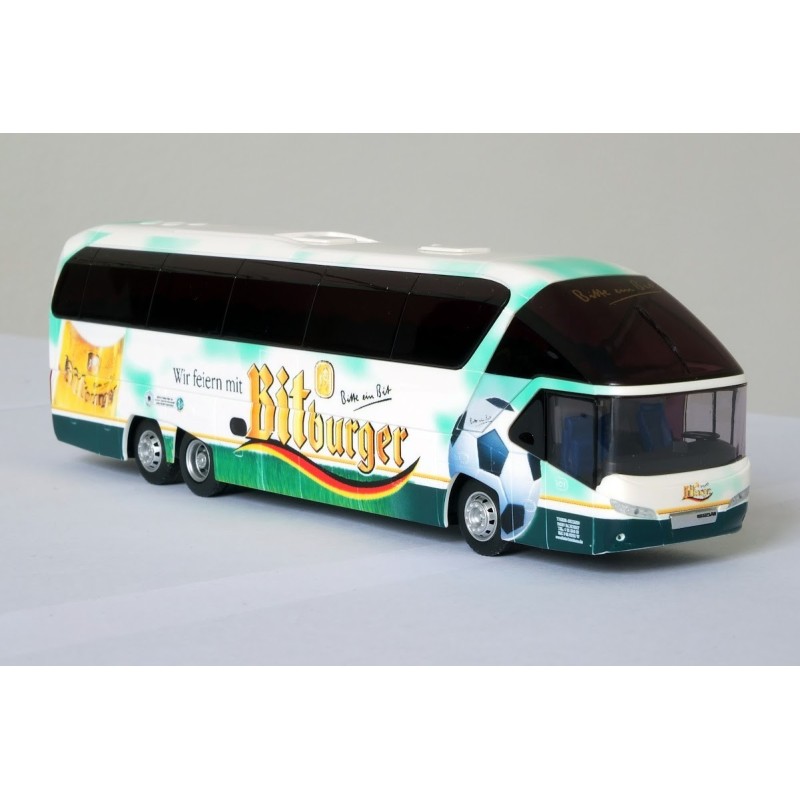Model autobusu NEOPLAN Starliner 2, skala 1:87, z malowaniem Busreisen Baustert, logo Bitburger.