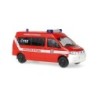 Model redukcyjny Volkswagen T5, skala 1:87, czerwony samochód strażacki z napisem "EINSATZLEITUNG" i numerem 112.