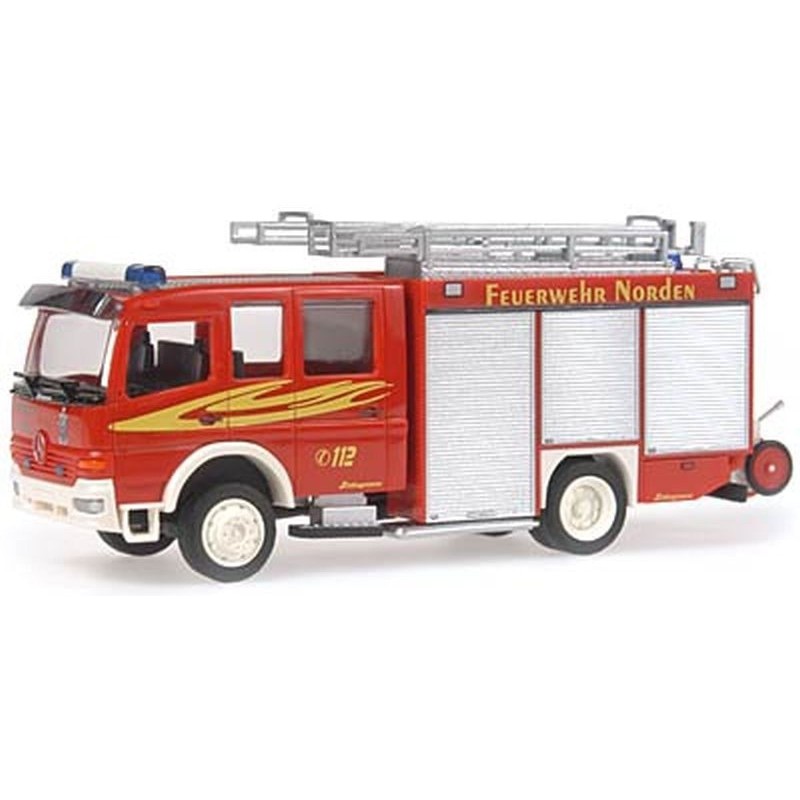 Model redukcyjny Mercedes HTLF 16/29, skala 1:87, Rietze. Czerwony samochód strażacki z napisem Feuerwehr Norden.