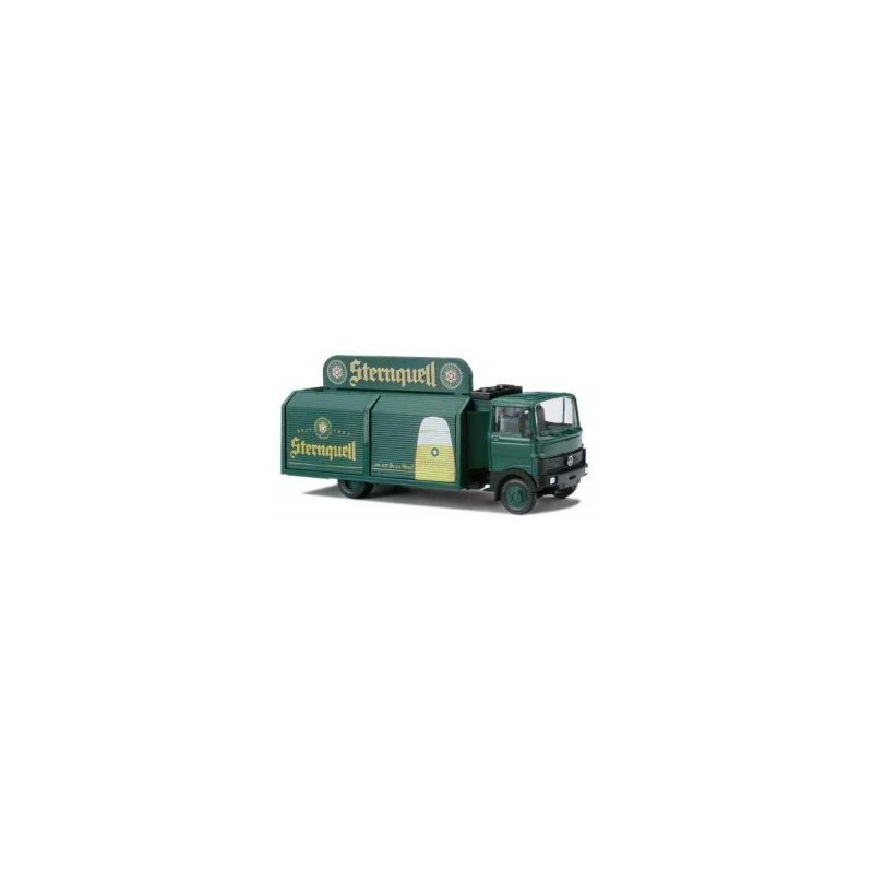 Model redukcyjny Mercedes-Benz LP809 Sternquell, skala 1:87, zielony z logo piwa.