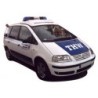 Model VW Sharan T H W, skala 1:87, biały z niebieskimi akcentami.