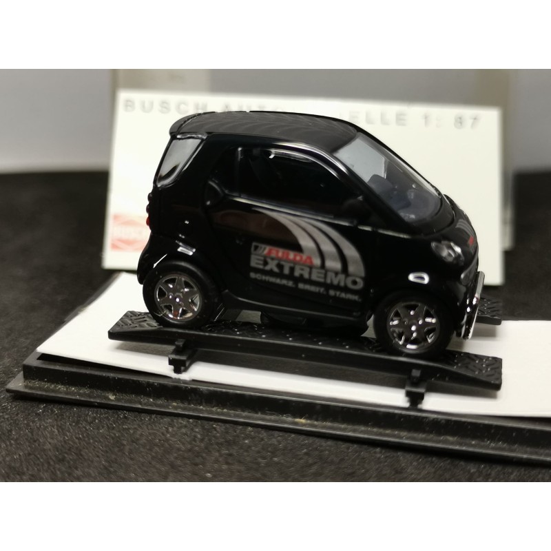 Model redukcyjny Smart Fortwo "Fulda Reifen", skala 1:87, czarny z logo opon Fulda.