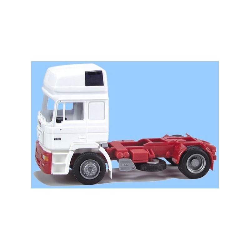 Model MAN F 2000, skala 1:87, biały z czerwoną ramą.