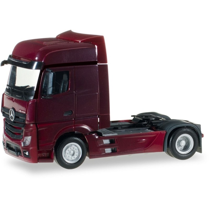 Mercedes Benz Actros, skala 1:87, HERPA. Czerwony ciągnik siodłowy.