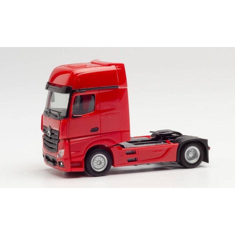 Model redukcyjny Mercedes-Benz Actros, skala 1:87, Herpa, czerwony ciągnik siodłowy.