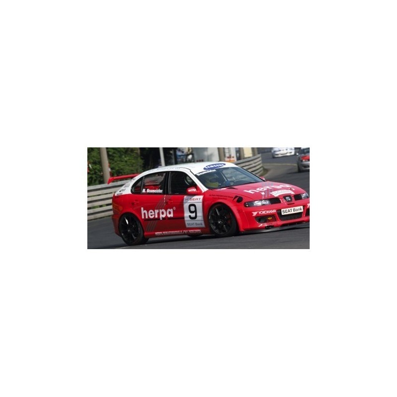 Model redukcyjny Seat Leon Cupra R, skala 1:87, Herpa. Czerwony samochód wyścigowy z numerem 9.