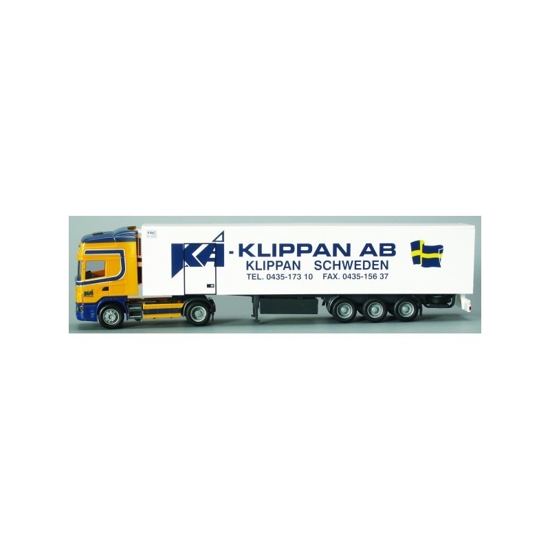 Model Scania "4" R, skala 1:87, AWM. Żółto-niebieska kabina, biała naczepa chłodnia z logo Klippan AB.