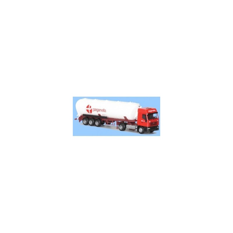 Model Iveco Eurostar, skala 1:87, AWM. Czerwono-biały wóz cysterna Paganella.